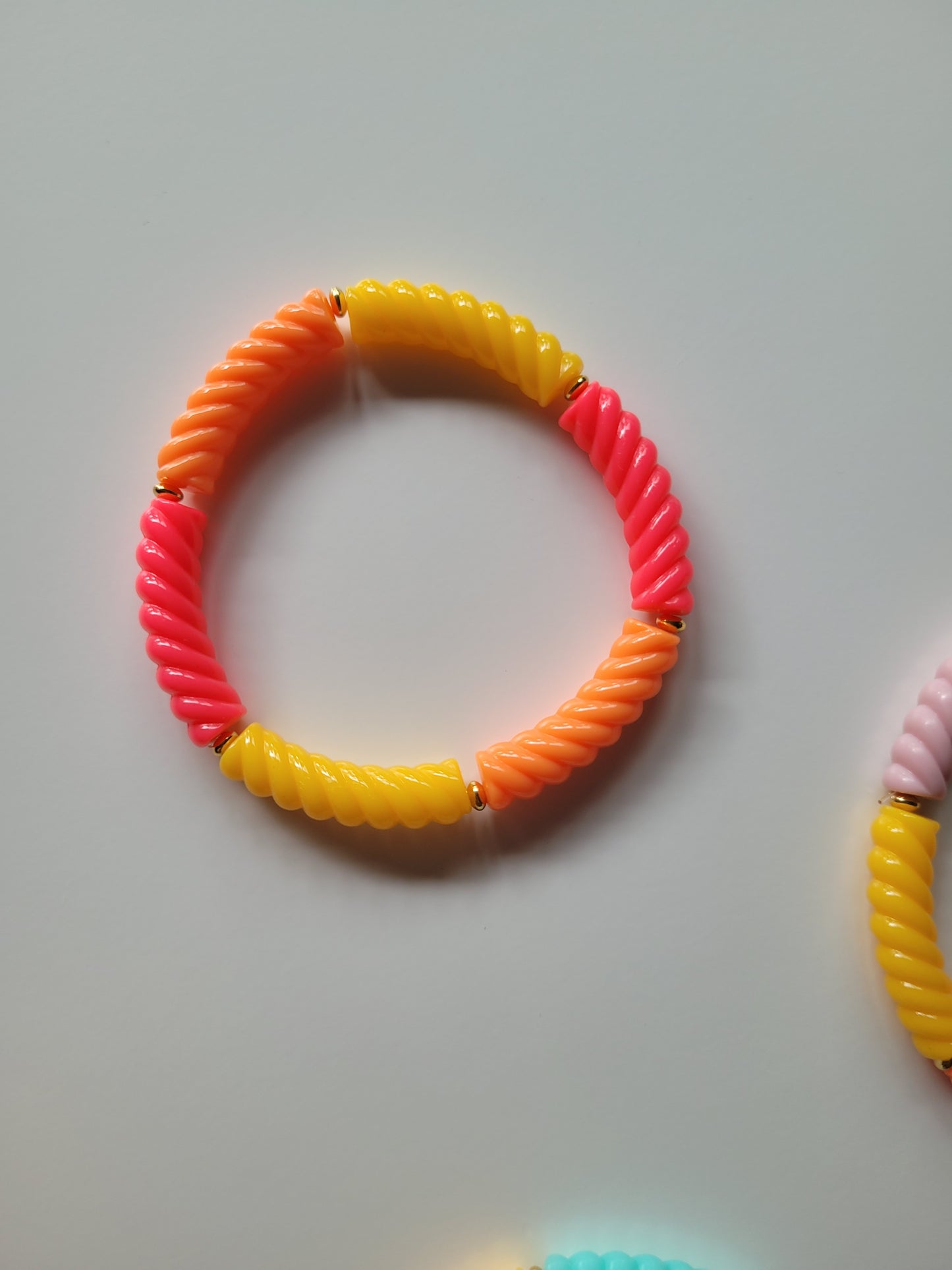 Ribbelarmbandjes met klein goud