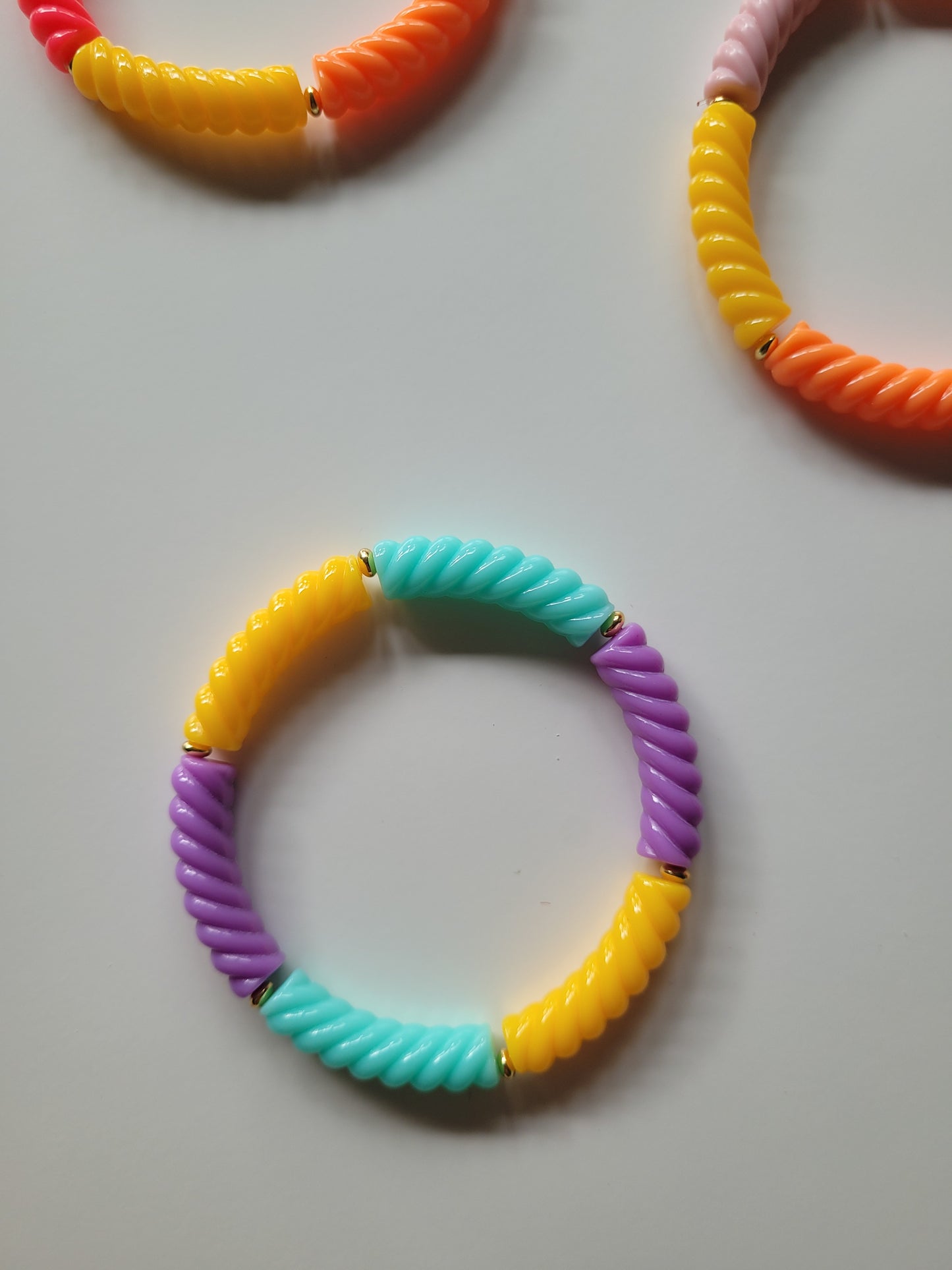 Ribbelarmbandjes met klein goud