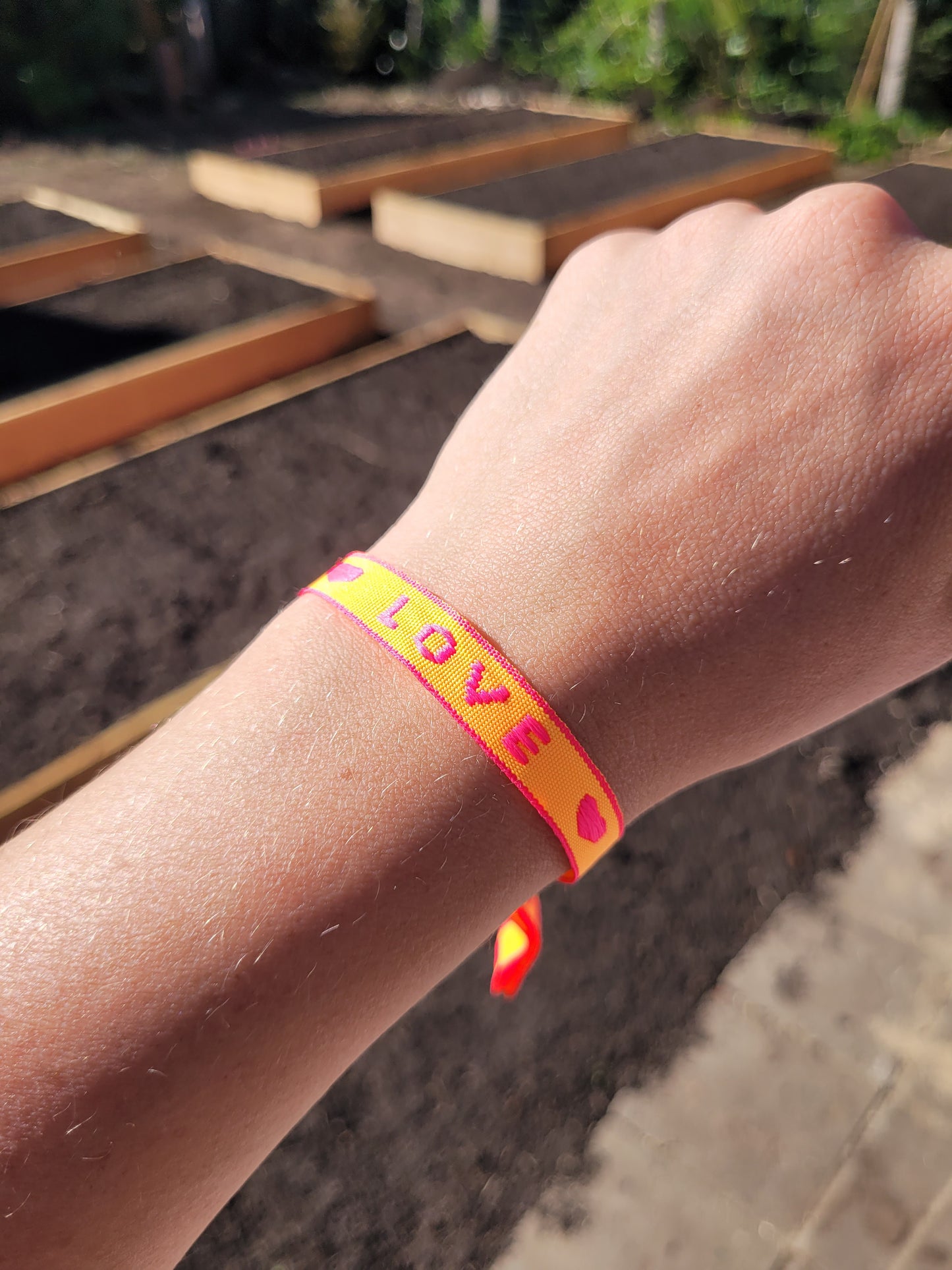 Festivalarmbandjes oranje, roze en rood