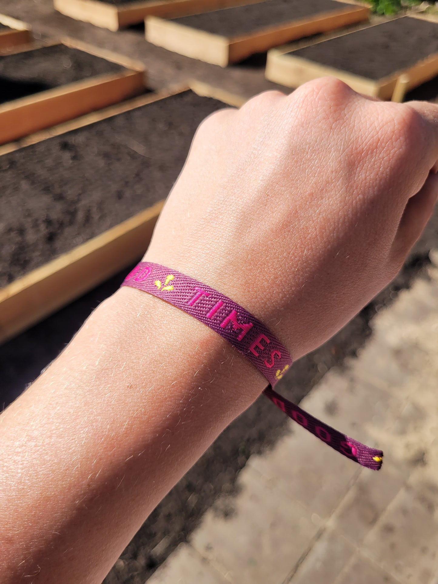 Festivalarmbandjes geel en paars