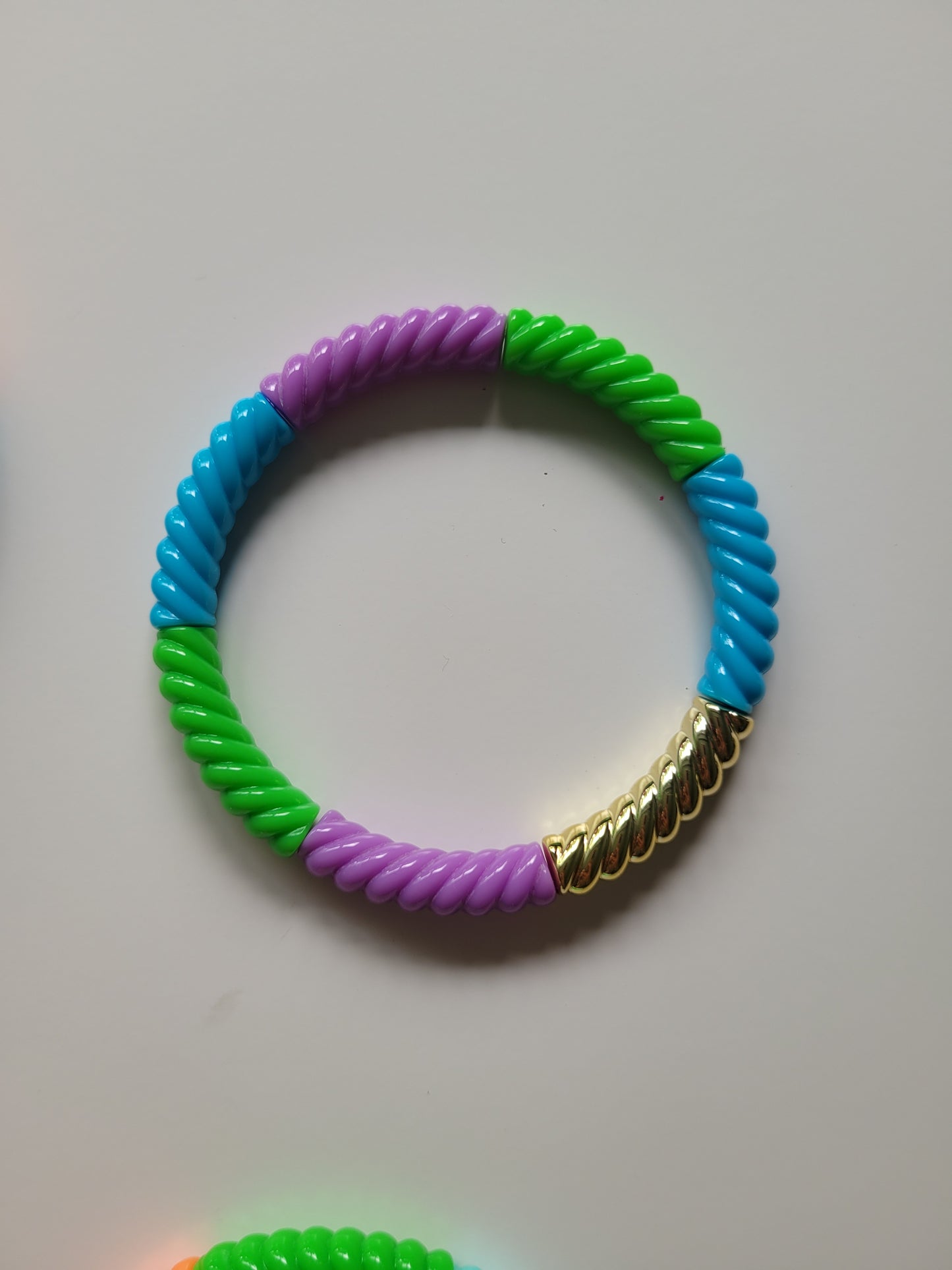 Ribbelarmbandjes in frisse kleuren