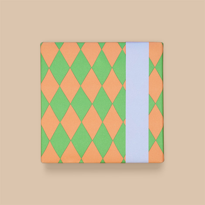 Inpakpapier licht blauw met groene en zalmkleurige ruit