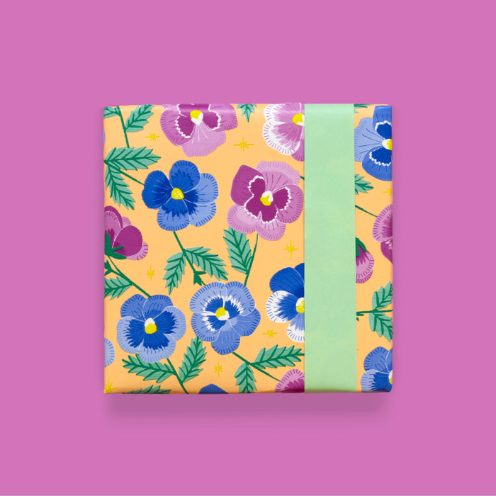 Inpakpapier mint met viooltjes