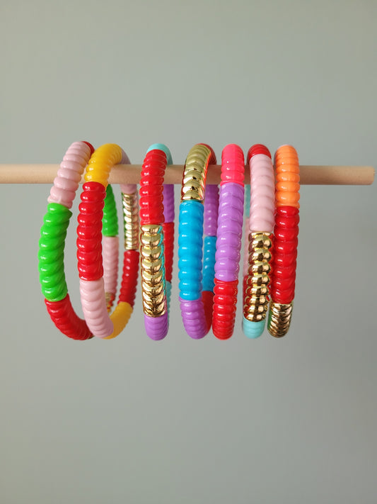 Ribbelarmbandjes met rood