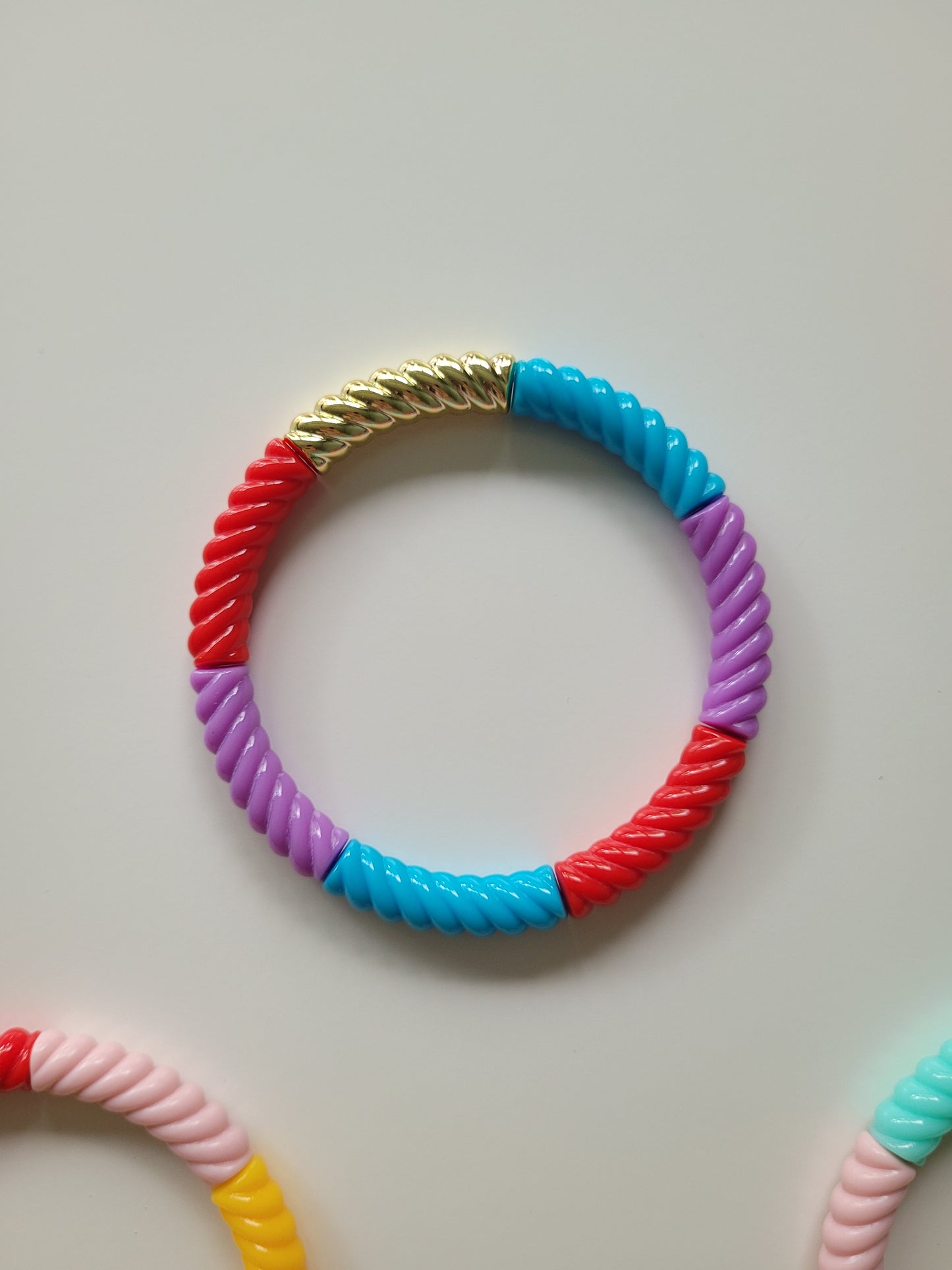 Ribbelarmbandjes met rood