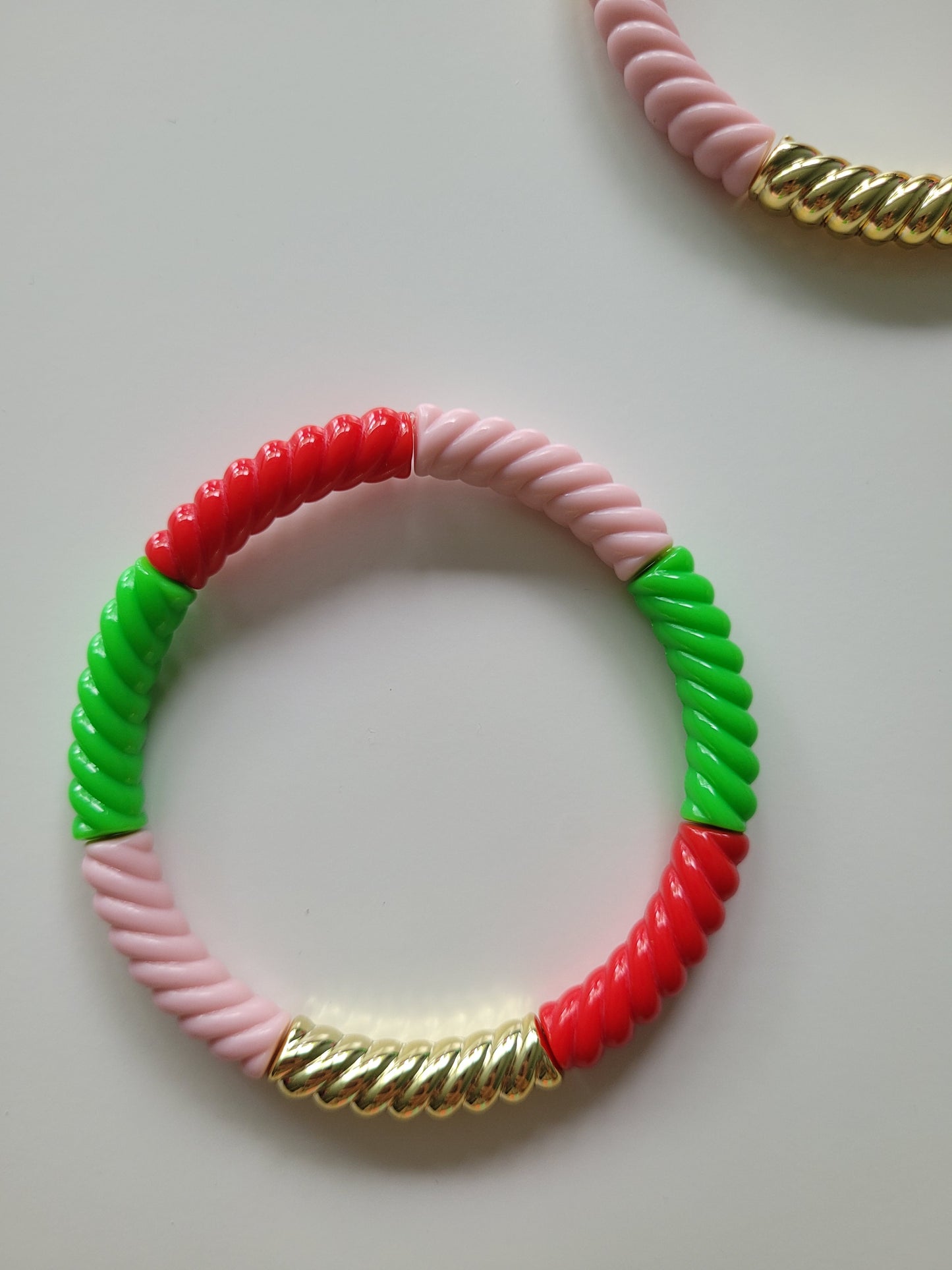 Ribbelarmbandjes met rood