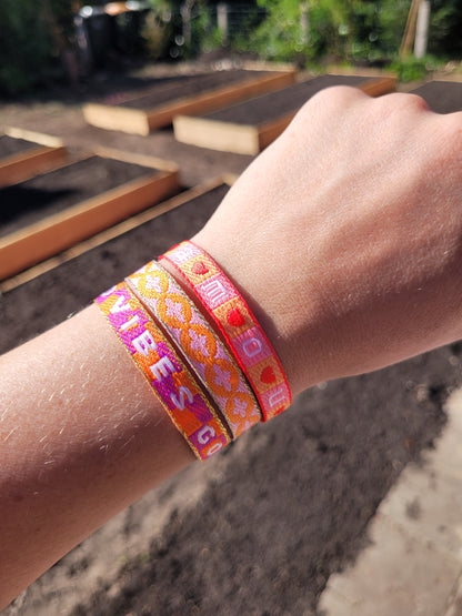 Festivalarmbandjes oranje, roze en rood