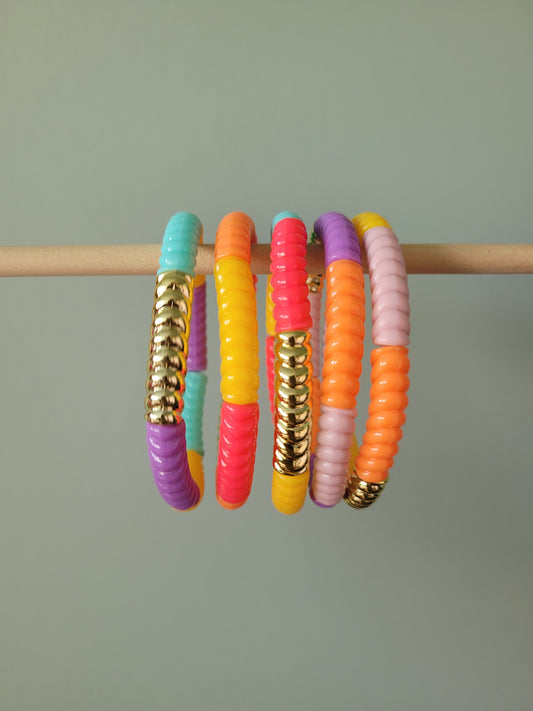 Ribbelarmbandjes in zoete kleuren